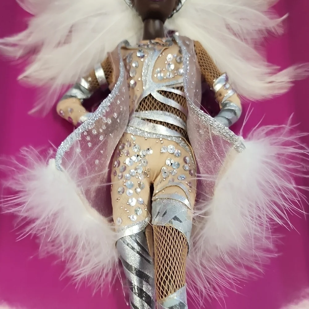 Stephen Borrows "Pazette" Fashion Doll Tan Silver Feathered Outfit NRFB NIB - Picture 4 of 17